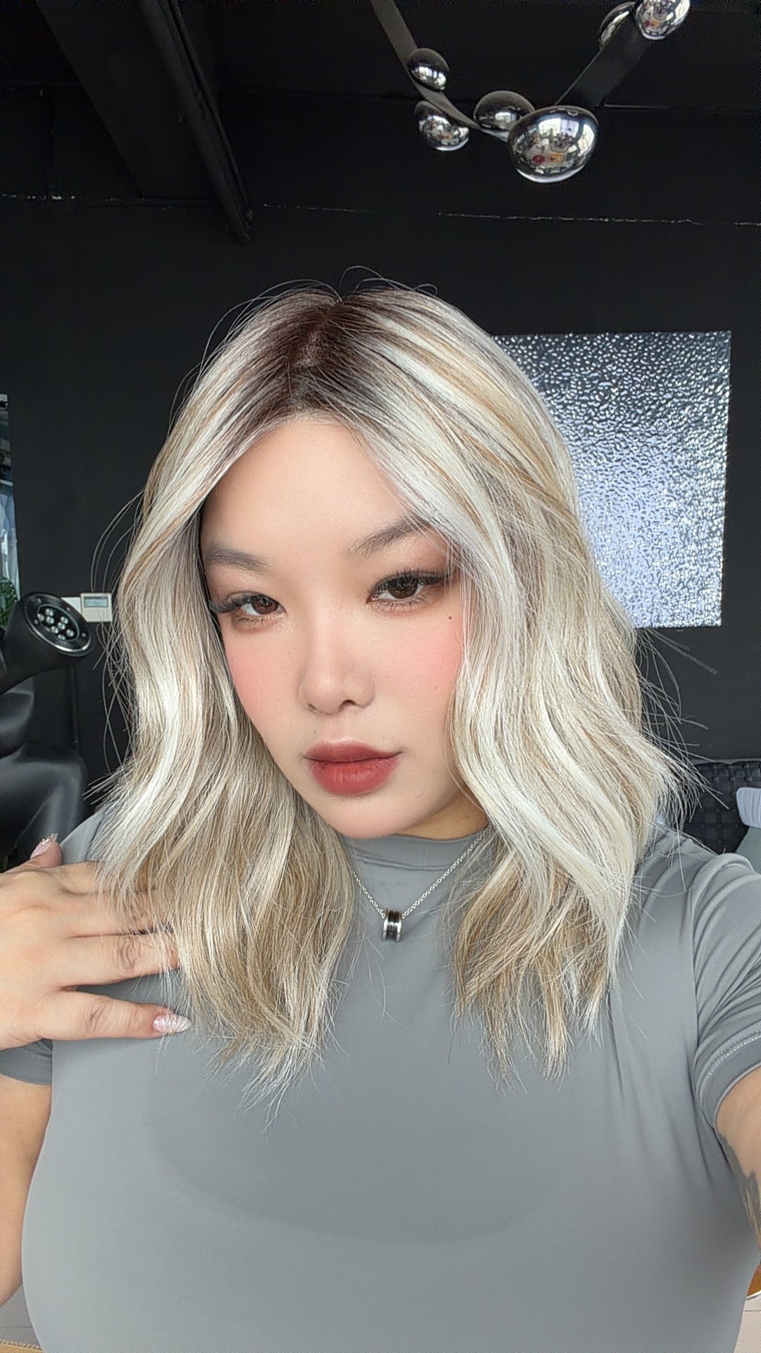 JBEXTENSION KIM MONO Full Monofilament Handmade Full Lace Full Hand Tied Wig 17 Inches Mix Blonde Mono Lace Handmade Futura Fiber Wig with Anti-slip Silicone Strips Glueless Wig KIM MONO - MIX BLONDE【BENDY EAR TABS】