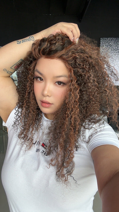 [FINAL SALE] JBEXTENSION 16 Inches Deep Curly Black with Brown Highlight Pre-Cut Snowflake Lace Frontlace Glueless Wig GINA SNOWFLAKE【PERMATEASE】【BENDY EAR TABS】