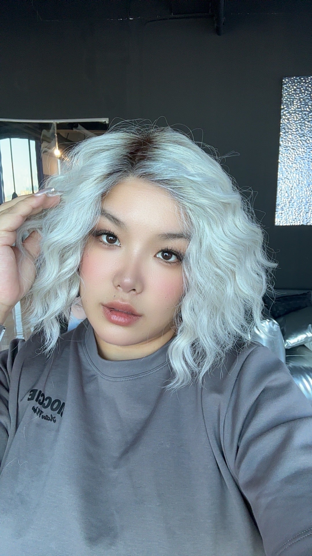 [FINAL SALE] JBEXTENSION LESLEY MONO Monofilament Handmade Wig 6X5 Full Monofilament Hand Tied Top Wig 10 Inches Silver Curly Mono Lace Wig With Anti-slip Silicone Strips Glueless Wig LESLEY MONO【BENDY EAR TABS】
