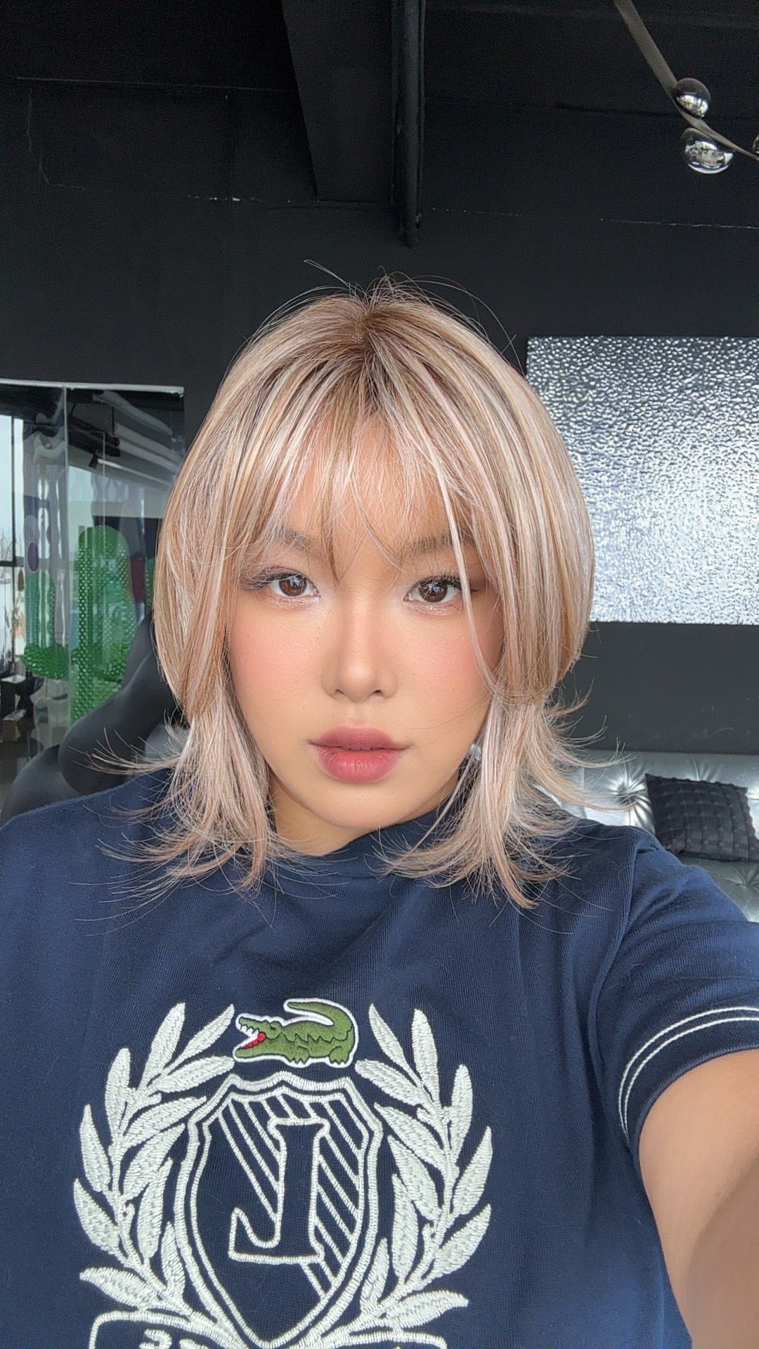 JBEXTENSION 11 Inches Short Hair Peach Blonde Pre-Cut Arc Snowflake Lace Frontlace Glueless Wig with Bangs CARRIE PEACH BLONDE【BENDY EAR TABS】