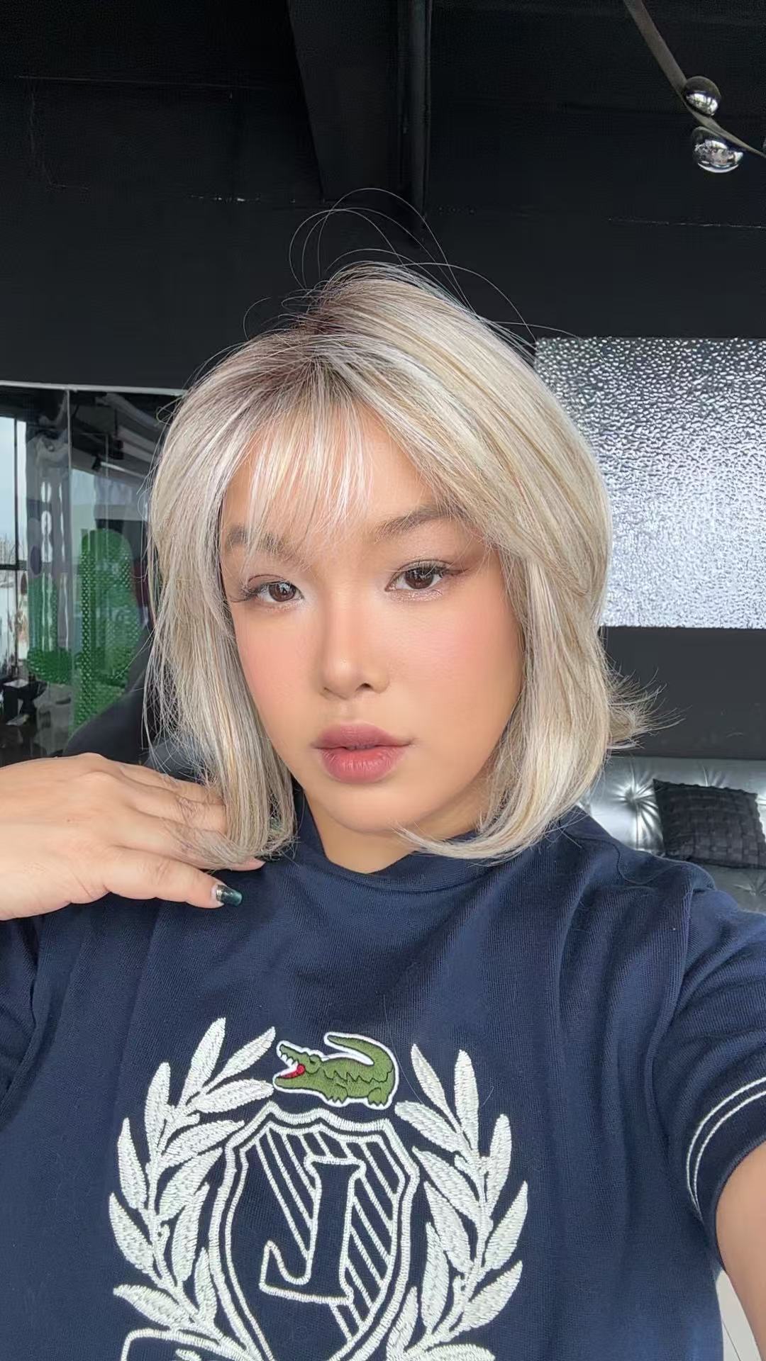 JBEXTENSION 11 Inches Short Hair Mix Blonde Pre-Cut Arc Snowflake Lace Frontlace Glueless Wig with Bangs CARRIE MIX BLONDE【BENDY EAR TABS】