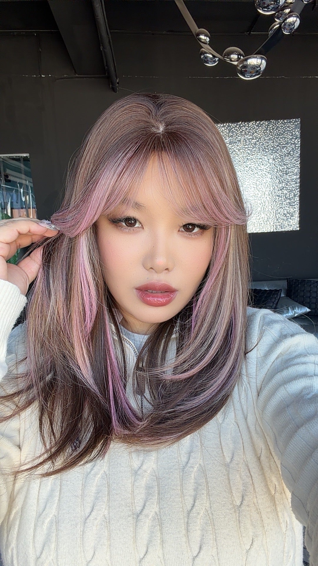 JBEXTENSION 20 Inches Scalpiana Camel Pink Wolf Cut 3.5X4 Hard Silky Top Natural Scalp Effect Wig With Bangs LILA CAMEL PINK