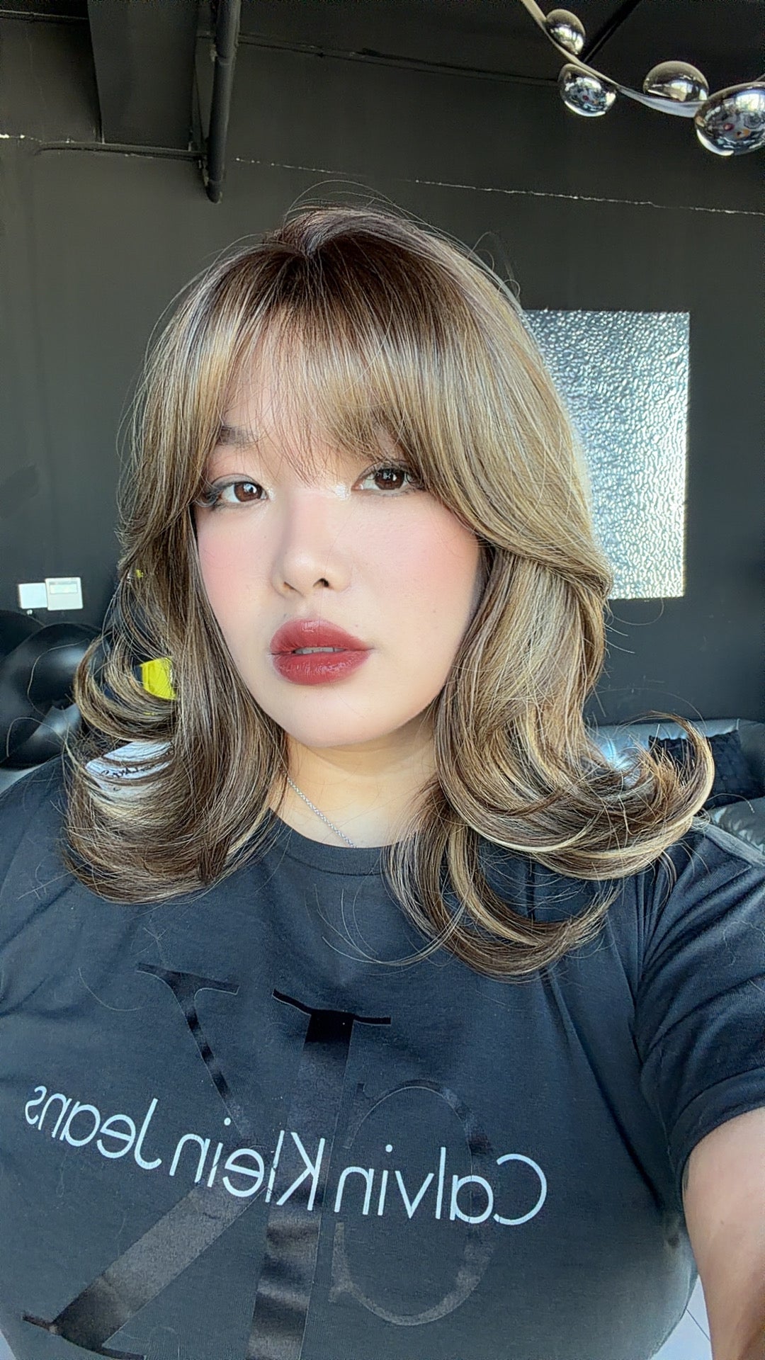 JBEXTENSION 18 Inches Scalpiana Curly Hazelnut 3.5X4 Hard Silky Top Natural Scalp Effect Wig with Bangs EMILY HAZELNUT