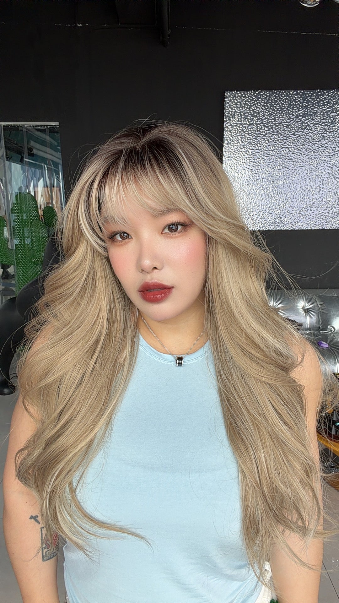 JBEXTENSION 26 Inches Scalpiana Long Curly Mix Blonde 3.5X4 Hard Silky Top Natural Scalp Effect Wig with Bangs LISA MIX BLONDE