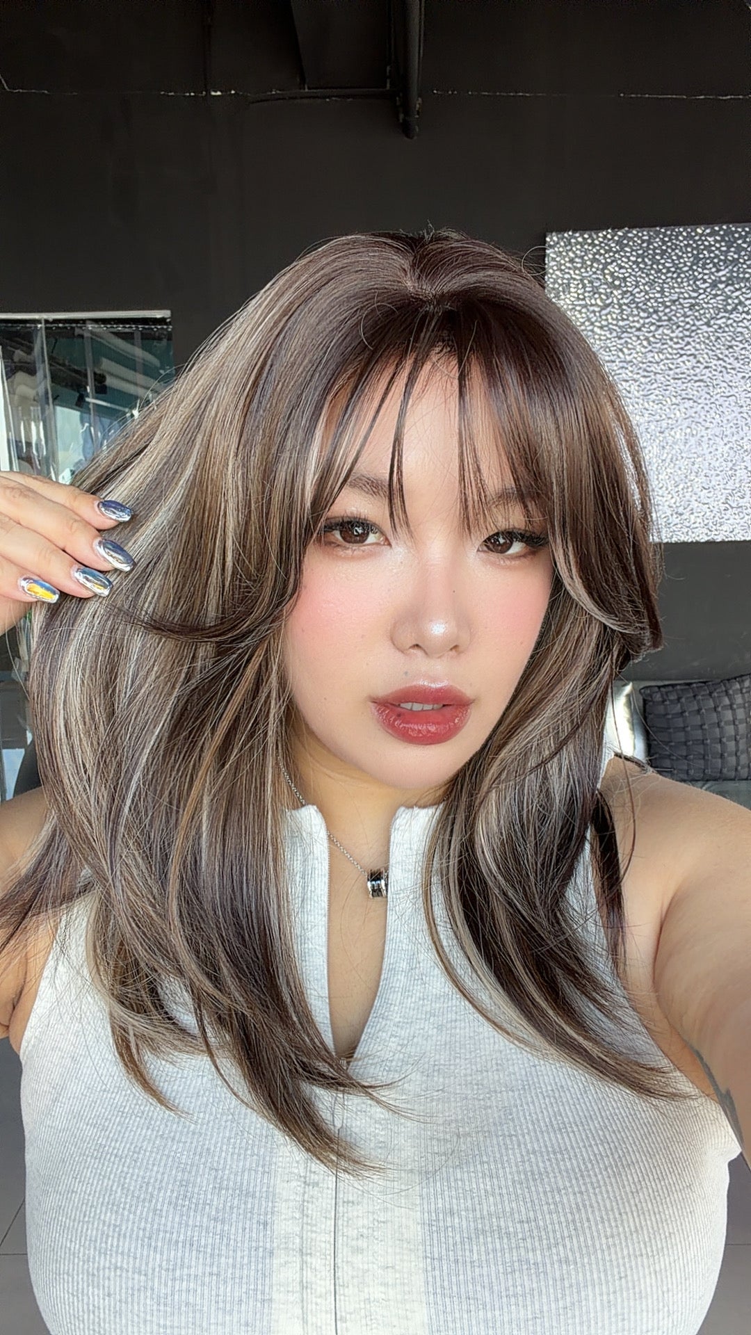 JBEXTENSION 20 Inches Scalpiana Coffee Cream Wolf Cut 3.5X4 Hard Silky Top Natural Scalp Effect Wig With Bangs LILA COFFEE CREAM