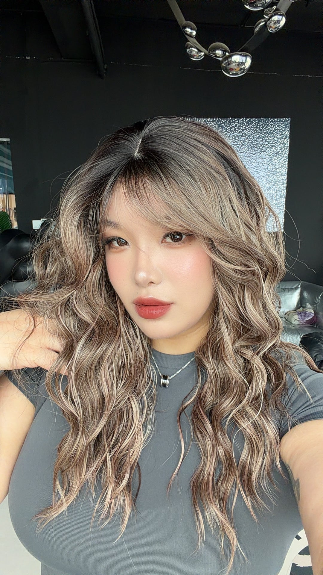 JBEXTENSION 22 Inches Scalpiana Long Wave Pine Cones 3.5X4 Hard Silky Top Natural Scalp Effect Wig with Bangs OSSIE PINE CONES