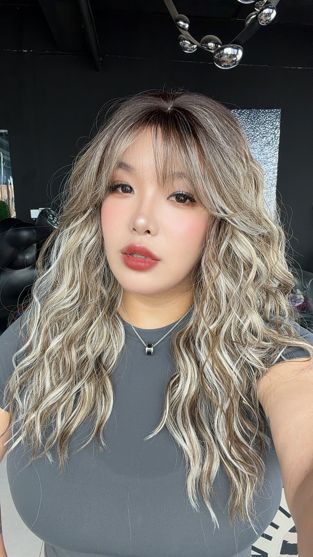 JBEXTENSION 22 Inches Scalpiana Long Wave Milan Blonde 3.5X4 Hard Silky Top Natural Scalp Effect Wig with Bangs OSSIE MILAN BLONDE