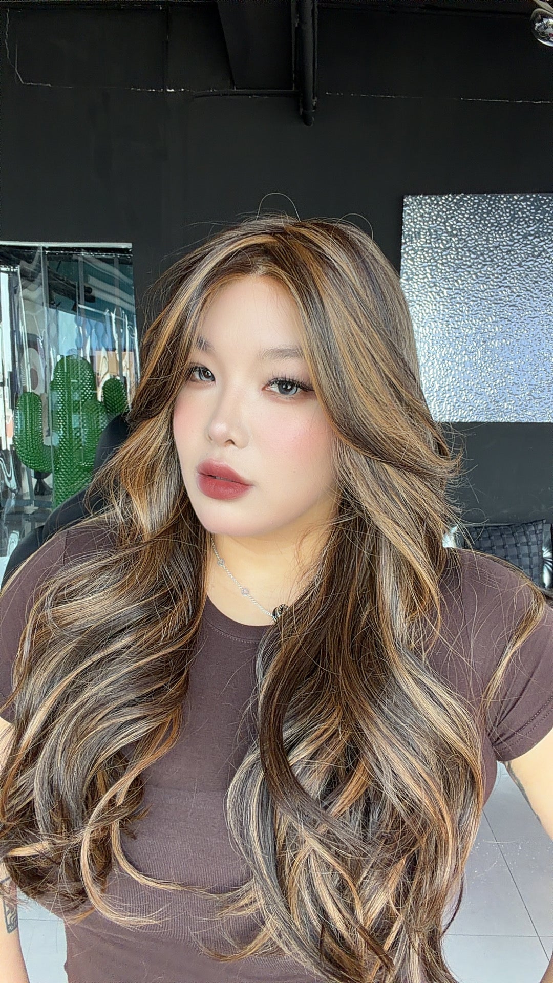 [PRE-ORDER] JBEXTENSION DIVA MONO Full Monofilament Handmade Full Lace Full Hand Tied Wig 24 Inches Long Curly Caramel Mono Lace Handmade Futura Fiber Wig with Anti-slip Silicone Strips Glueless Wig DIVA MONO - CARAMEL【BENDY EAR TABS】
