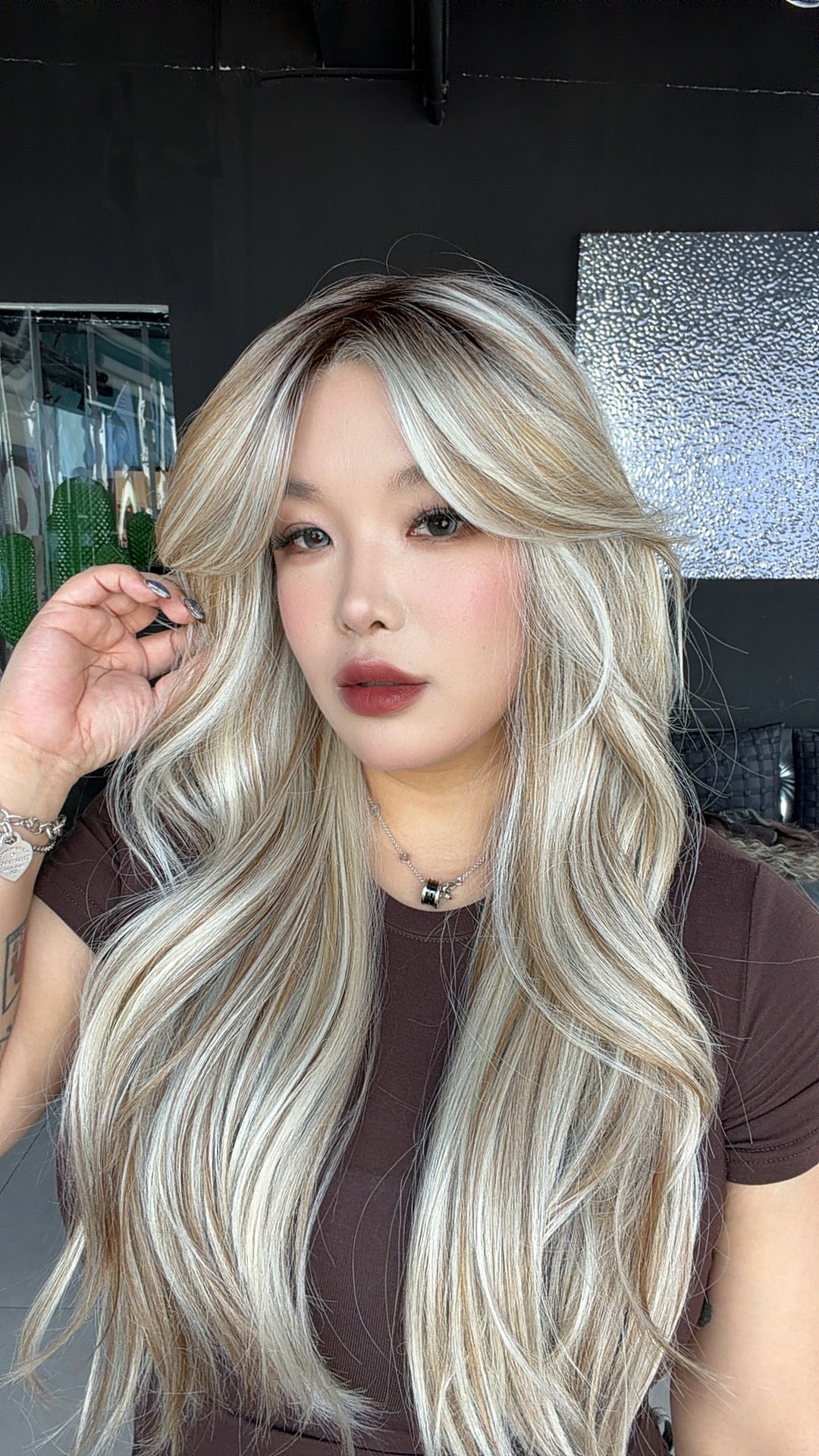 [PRE-ORDER] JBEXTENSION DIVA MONO Full Monofilament Handmade Full Lace Full Hand Tied Wig 24 Inches Long Curly Mix Blonde Mono Lace Handmade Futura Fiber Wig with Anti-slip Silicone Strips Glueless Wig DIVA MONO - MIX BLONDE【BENDY EAR TABS】