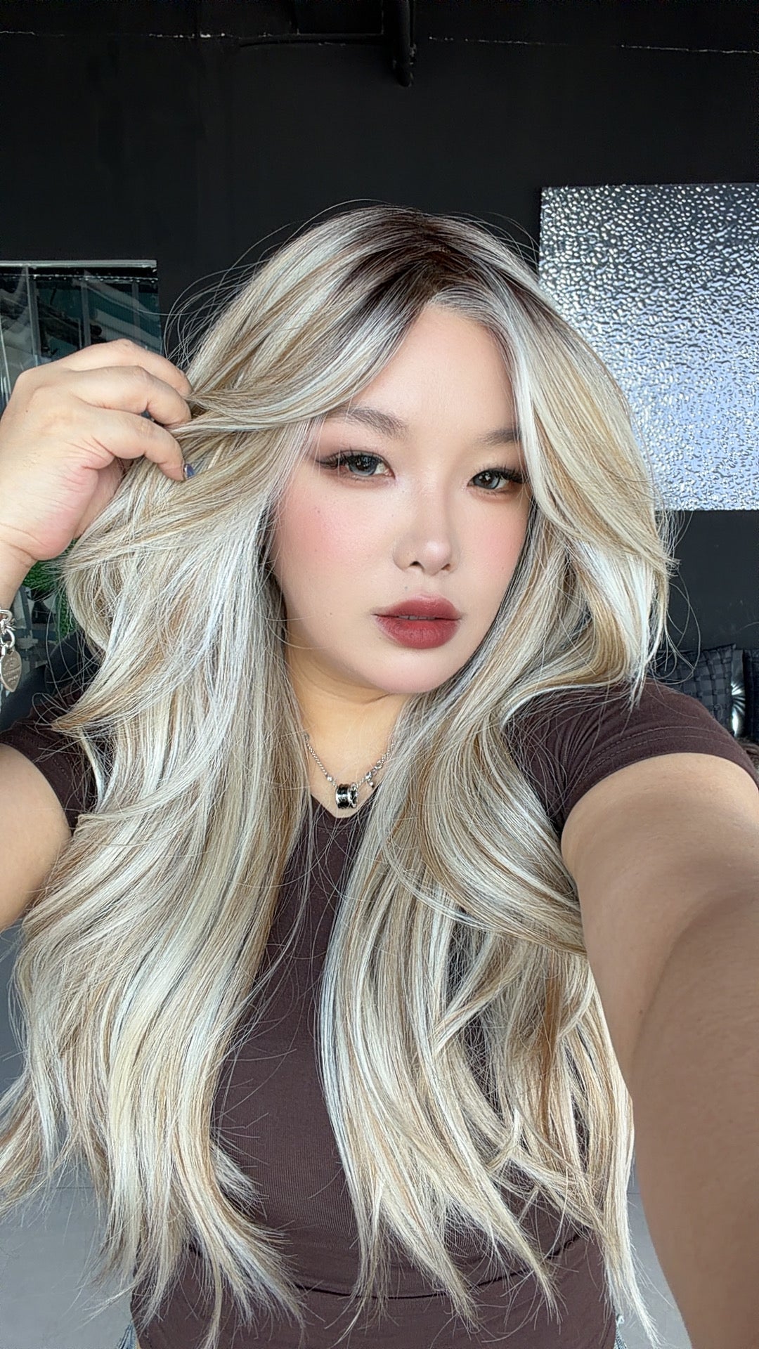 [PRE-ORDER] JBEXTENSION DIVA MONO Full Monofilament Handmade Full Lace Full Hand Tied Wig 24 Inches Long Curly Mix Blonde Mono Lace Handmade Futura Fiber Wig with Anti-slip Silicone Strips Glueless Wig DIVA MONO - MIX BLONDE【BENDY EAR TABS】