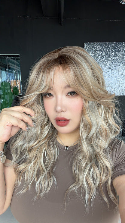 JBEXTENSION 22 Inches Scalpiana Long Wave Silver Sand Blonde 3.5X4 Hard Silky Top Natural Scalp Effect Wig with Bangs OSSIE SILVER SAND BLONDE