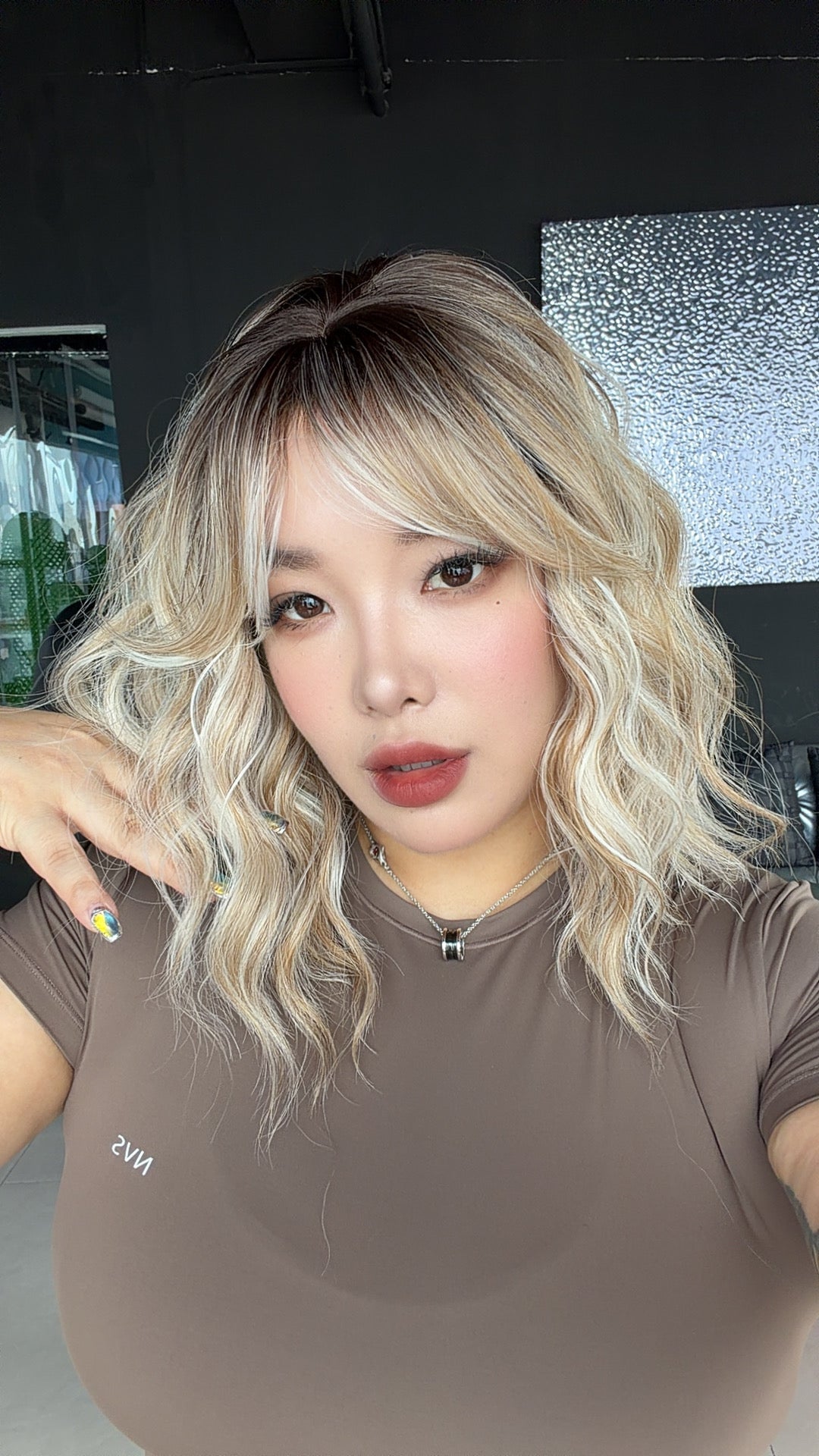 JBEXTENSION 14 Inches Scalpiana Wave Light Mix Blonde 3.5X4 Hard Silky Top Natural Scalp Effect Wig with Bangs OSSIE SHORT - LIGHT MIX BLONDE