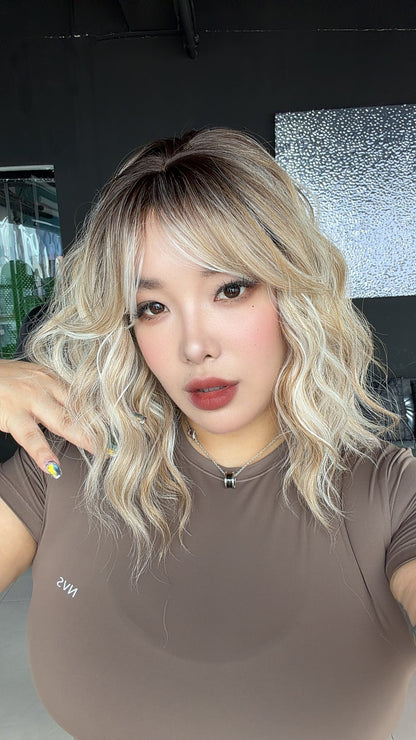JBEXTENSION 14 Inches Scalpiana Wave Light Mix Blonde 3.5X4 Hard Silky Top Natural Scalp Effect Wig with Bangs OSSIE SHORT - LIGHT MIX BLONDE