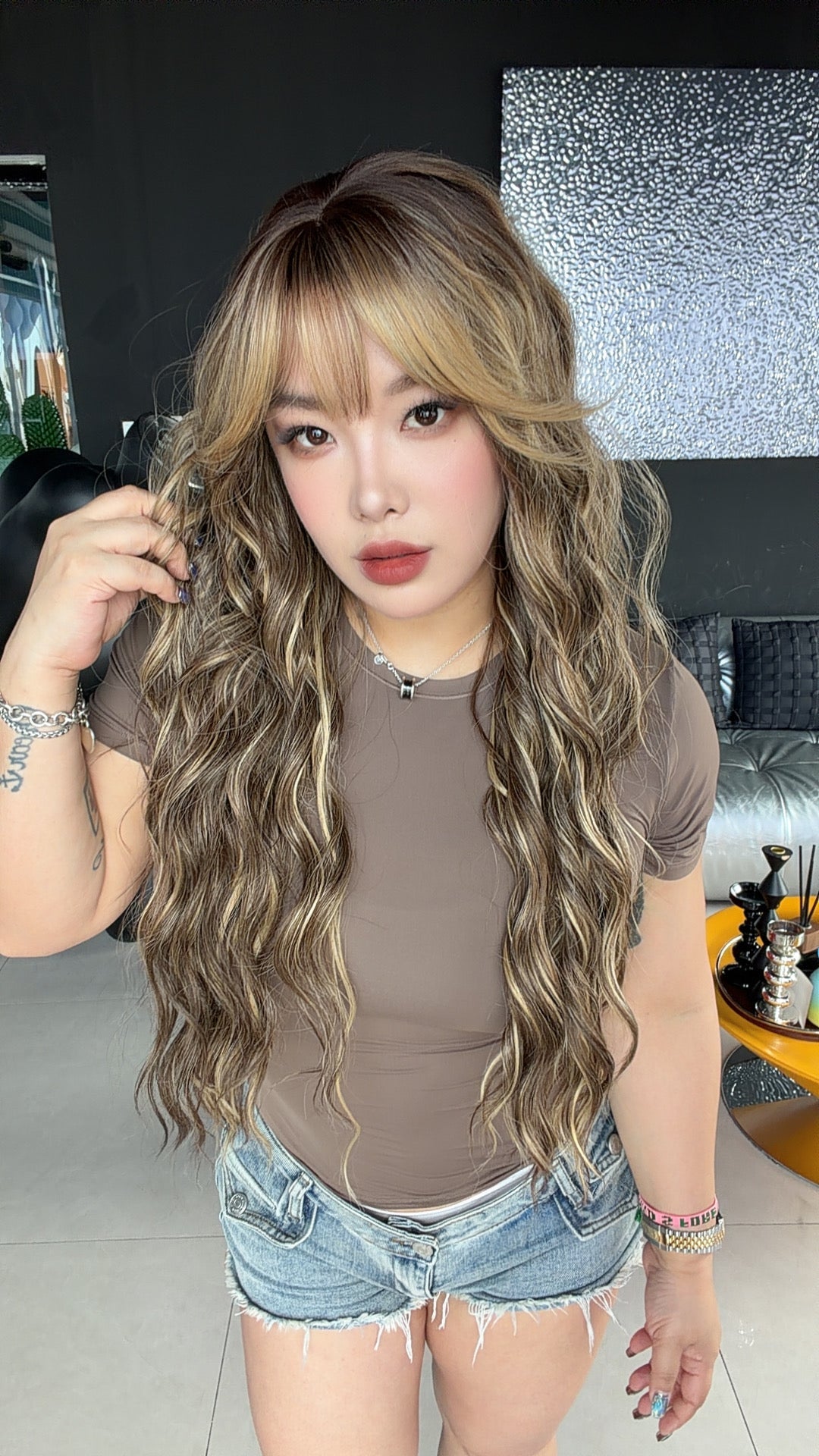 JBEXTENSION 28 Inches Scalpiana Long Wave Hazelnut 3.5X4 Hard Silky Top Natural Scalp Effect Wig with Bangs OSSIE LONG - HAZELNUT