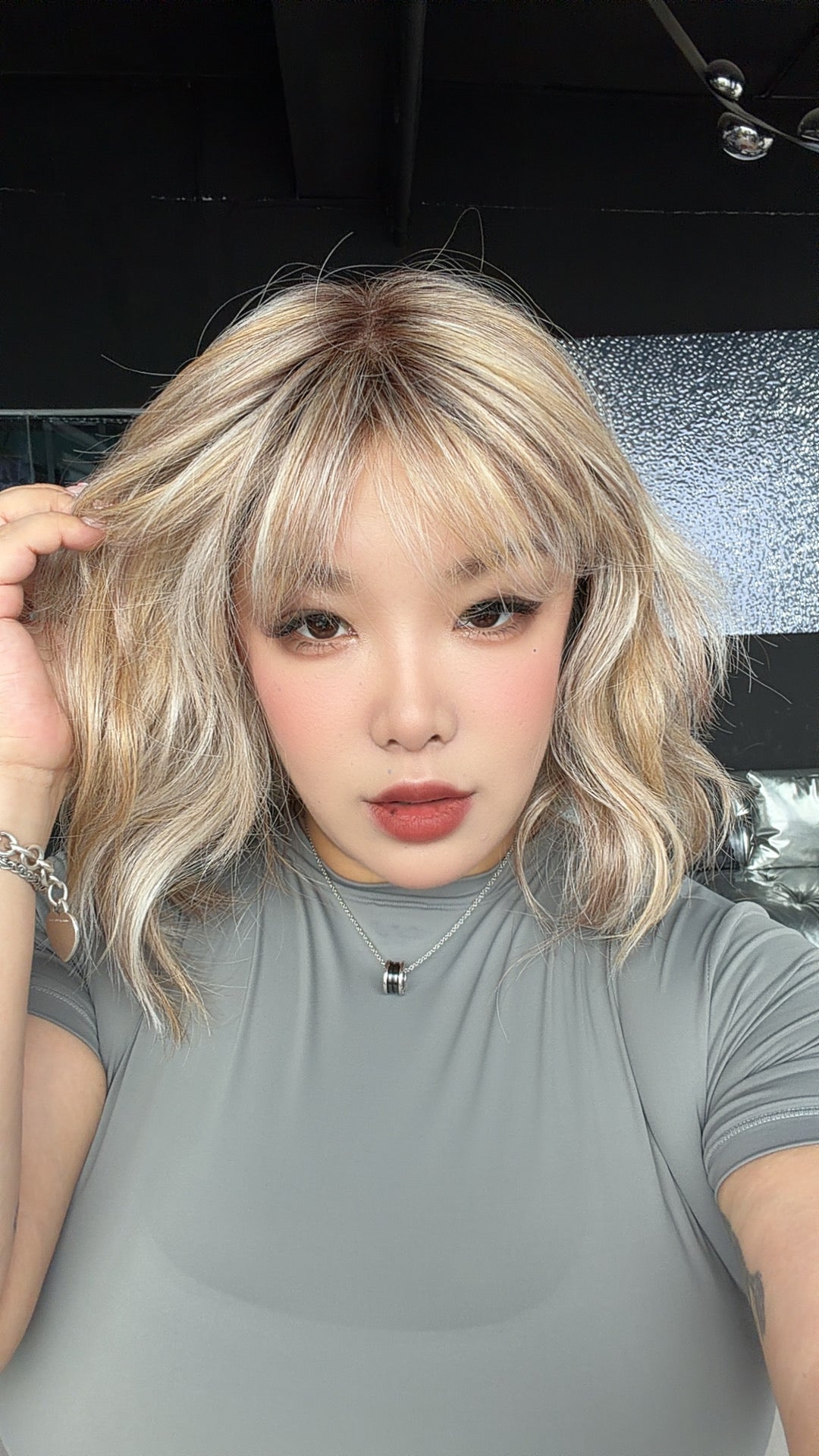 JBEXTENSION MEGAN MONO Full Monofilament Handmade Full Lace Full Hand Tied Wig 13 Inches Mix Blonde Mono Lace Handmade Futura Fiber Wig with Anti-slip Silicone Strips Glueless Wig MEGAN MONO - MIX BLONDE【BENDY EAR TABS】