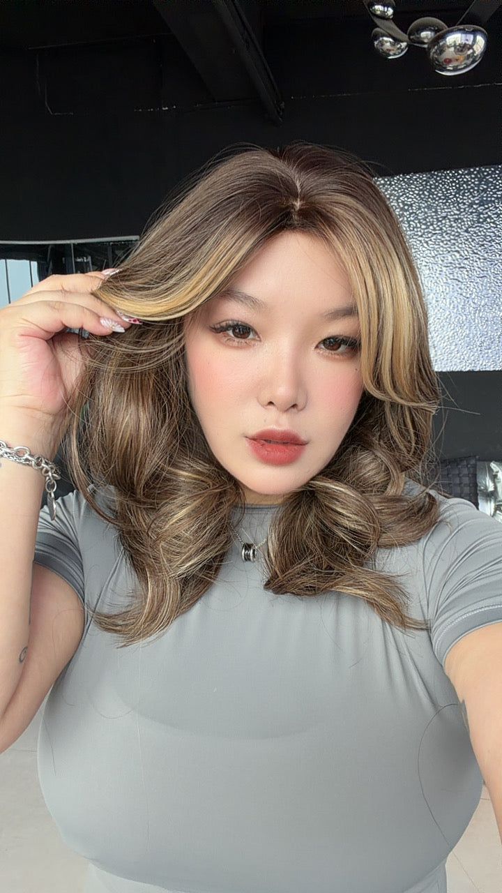 JBEXTENSION 18 Inches Scalpiana Curly Hazelnut 3.5X4 Hard Silky Top Natural Scalp Effect Wig with Bangs KATIE HAZELNUT