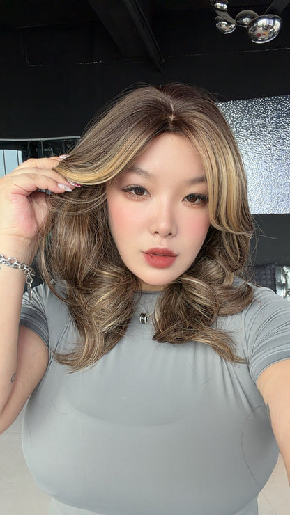 JBEXTENSION 18 Inches Scalpiana Curly Hazelnut 3.5X4 Hard Silky Top Natural Scalp Effect Wig with Bangs KATIE HAZELNUT