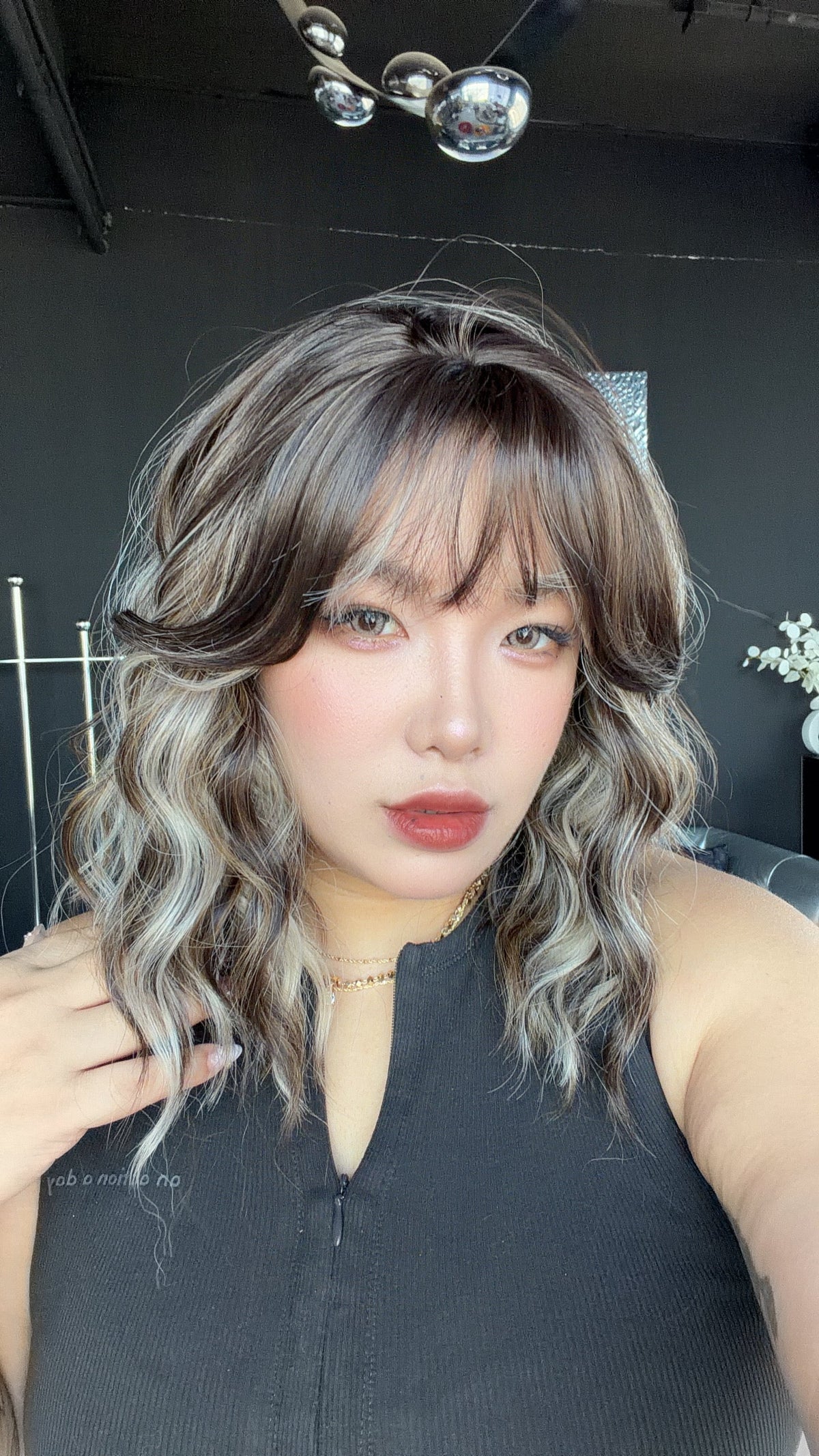 JBEXTENSION 14 Inches Scalpiana Wave Coffee Cream 3.5X4 Hard Silky Top Natural Scalp Effect Wig with Bangs OSSIE SHORT - COFFEE CREAM
