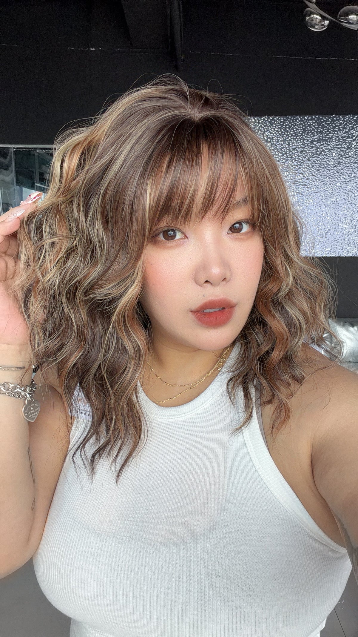 JBEXTENSION 14 Inches Scalpiana Wave Tiramisu 3.5X4 Hard Silky Top Natural Scalp Effect Wig with Bangs OSSIE SHORT - TIRAMISU
