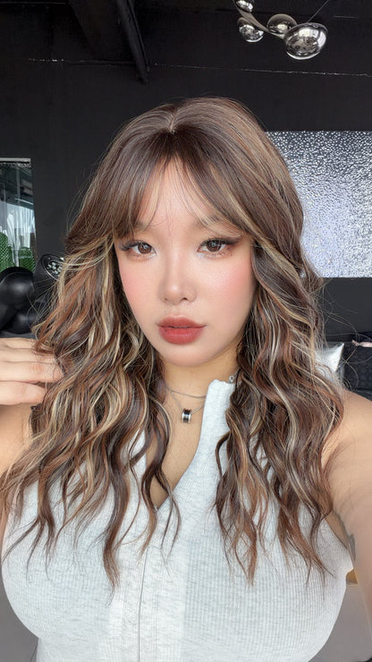 JBEXTENSION 22 Inches Scalpiana Long Wave Tiramisu 3.5X4 Hard Silky Top Natural Scalp Effect Wig with Bangs OSSIE TIRAMISU