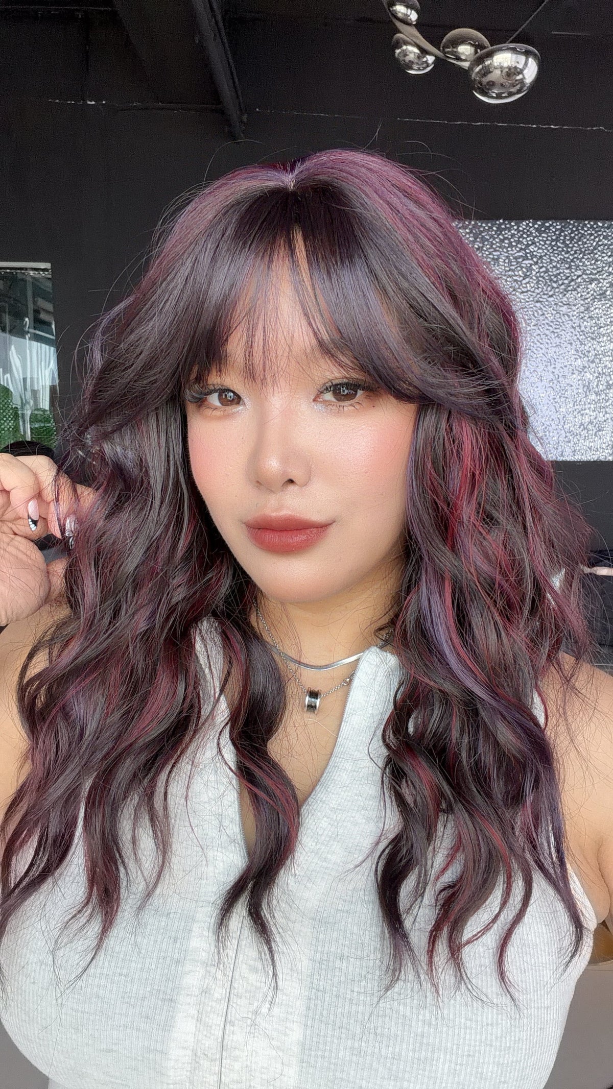 JBEXTENSION 22 Inches Scalpiana Long Wave Peacock 3.5X4 Hard Silky Top Natural Scalp Effect Wig with Bangs OSSIE PEACOCK