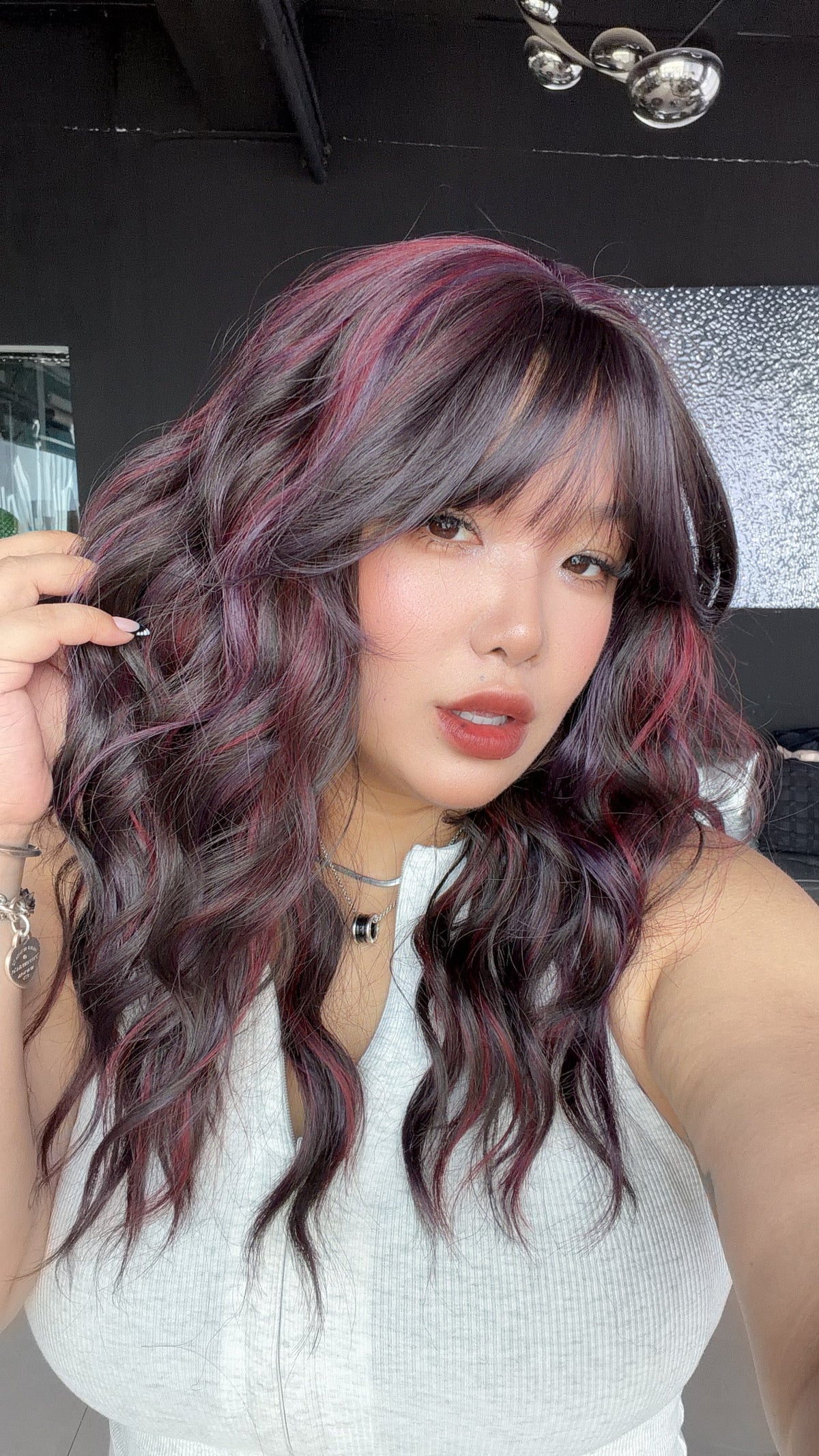 JBEXTENSION 22 Inches Scalpiana Long Wave Peacock 3.5X4 Hard Silky Top Natural Scalp Effect Wig with Bangs OSSIE PEACOCK