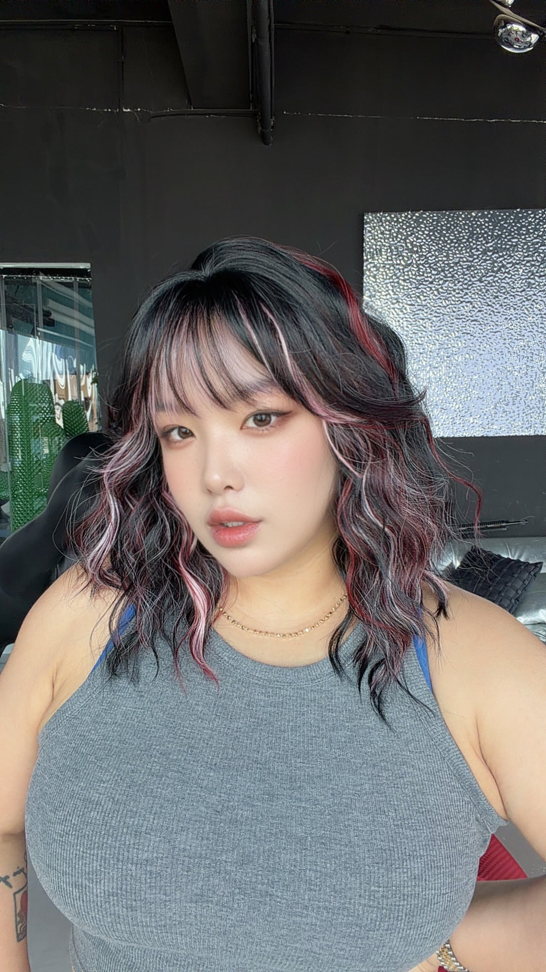 JBEXTENSION 14 Inches Scalpiana Wave Raspberry 3.5X4 Hard Silky Top Natural Scalp Effect Wig with Bangs OSSIE SHORT - RASPBERRY