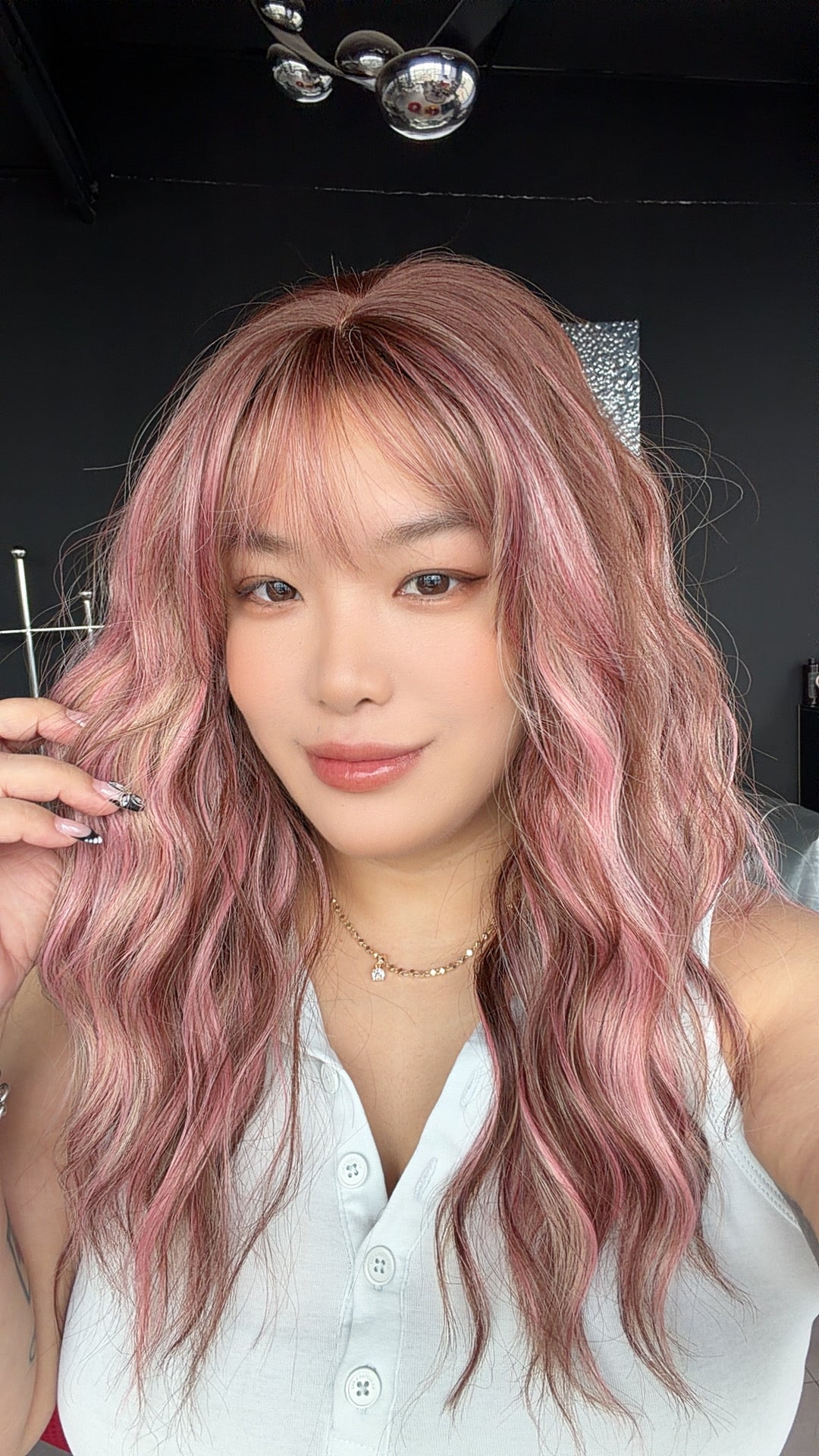 JBEXTENSION 22 Inches Scalpiana Long Wave Sea-salt Sakura 3.5X4 Hard Silky Top Natural Scalp Effect Wig with Bangs OSSIE SEA-SALT SAKURA