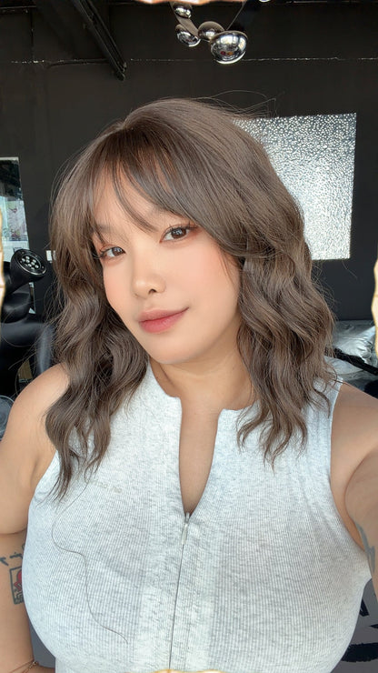 [PRE-ORDER] JBEXTENSION 14 Inches Scalpiana Wave Cold Brown 3.5X4 Hard Silky Top Natural Scalp Effect Wig with Bangs OSSIE SHORT - COLD BROWN