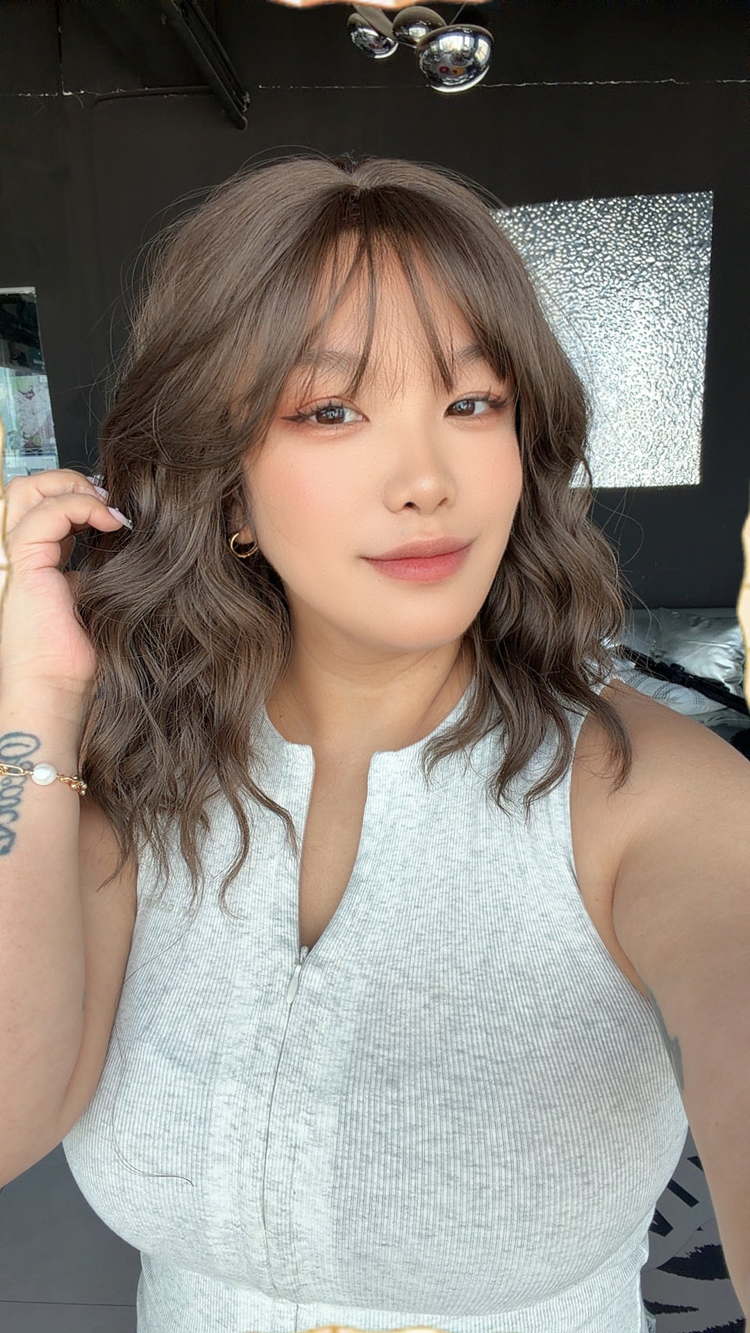 [PRE-ORDER] JBEXTENSION 14 Inches Scalpiana Wave Cold Brown 3.5X4 Hard Silky Top Natural Scalp Effect Wig with Bangs OSSIE SHORT - COLD BROWN