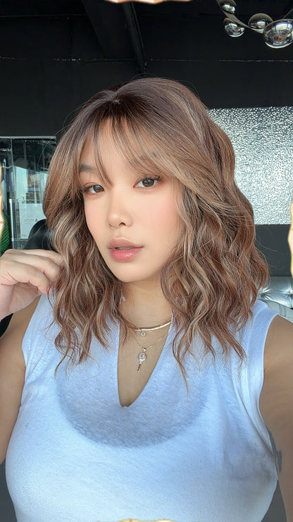 [PRE-ORDER] JBEXTENSION 14 Inches Scalpiana Wave Mocha Copper 3.5X4 Hard Silky Top Natural Scalp Effect Wig with Bangs OSSIE SHORT - MOCHA COPPER