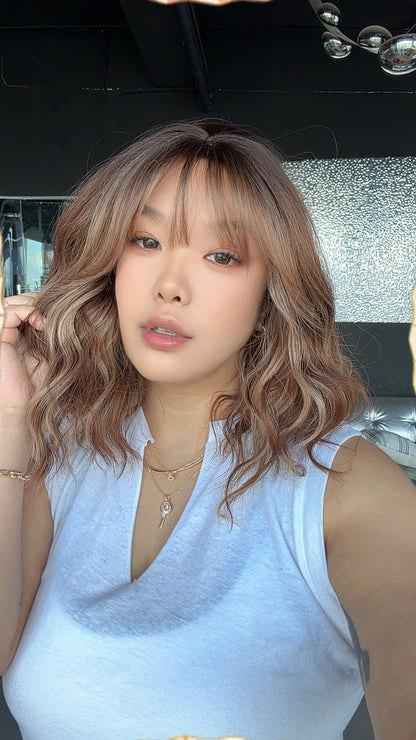 [PRE-ORDER] JBEXTENSION 14 Inches Scalpiana Wave Mocha Copper 3.5X4 Hard Silky Top Natural Scalp Effect Wig with Bangs OSSIE SHORT - MOCHA COPPER