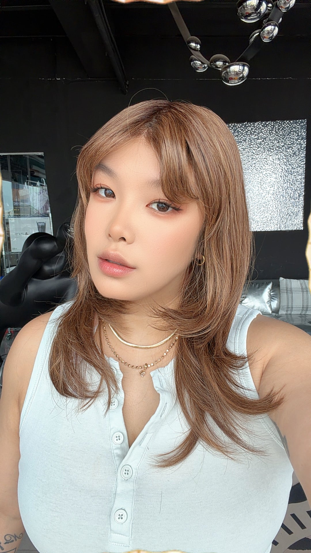 JBEXTENSION LAURETTA MONO Monofilament Handmade Wig 6X5 Full Monofilament Hand Tied Top Wig 17 Inches Mocha Brown Mono Lace Wig with Anti-slip Silicone Strips Glueless Wig LAURETTA MONO - MOCHA BROWN【BENDY EAR TABS】