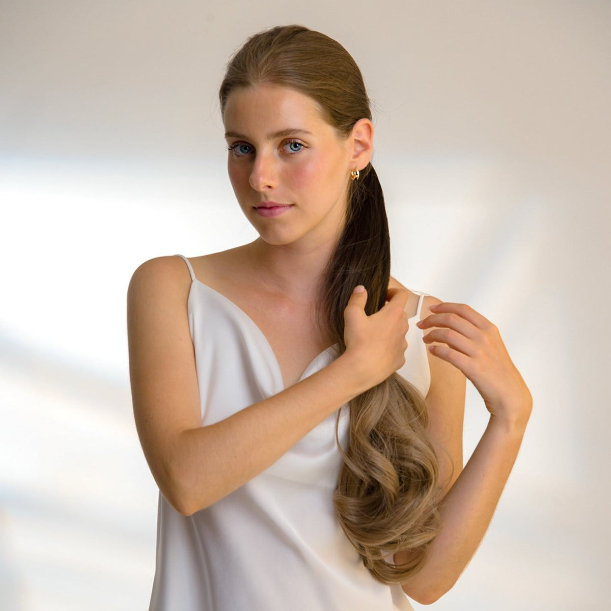 23" Ponytail Curly Clip-In BALAYAGE BLONDE