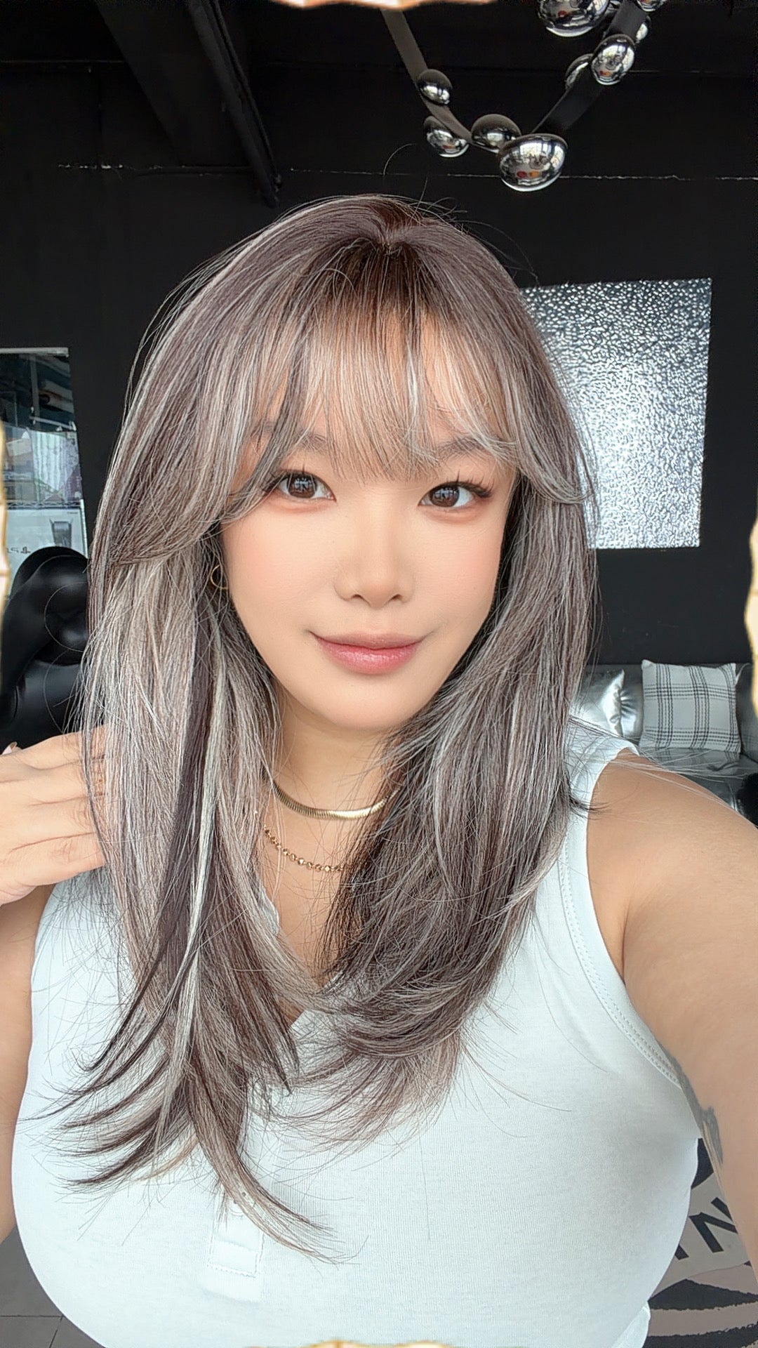 JBEXTENSION 20 Inches Scalpiana Nut Mix Wolf Cut 3.5X4 Hard Silky Top Natural Scalp Effect Wig with Bangs LILA NUT MIX