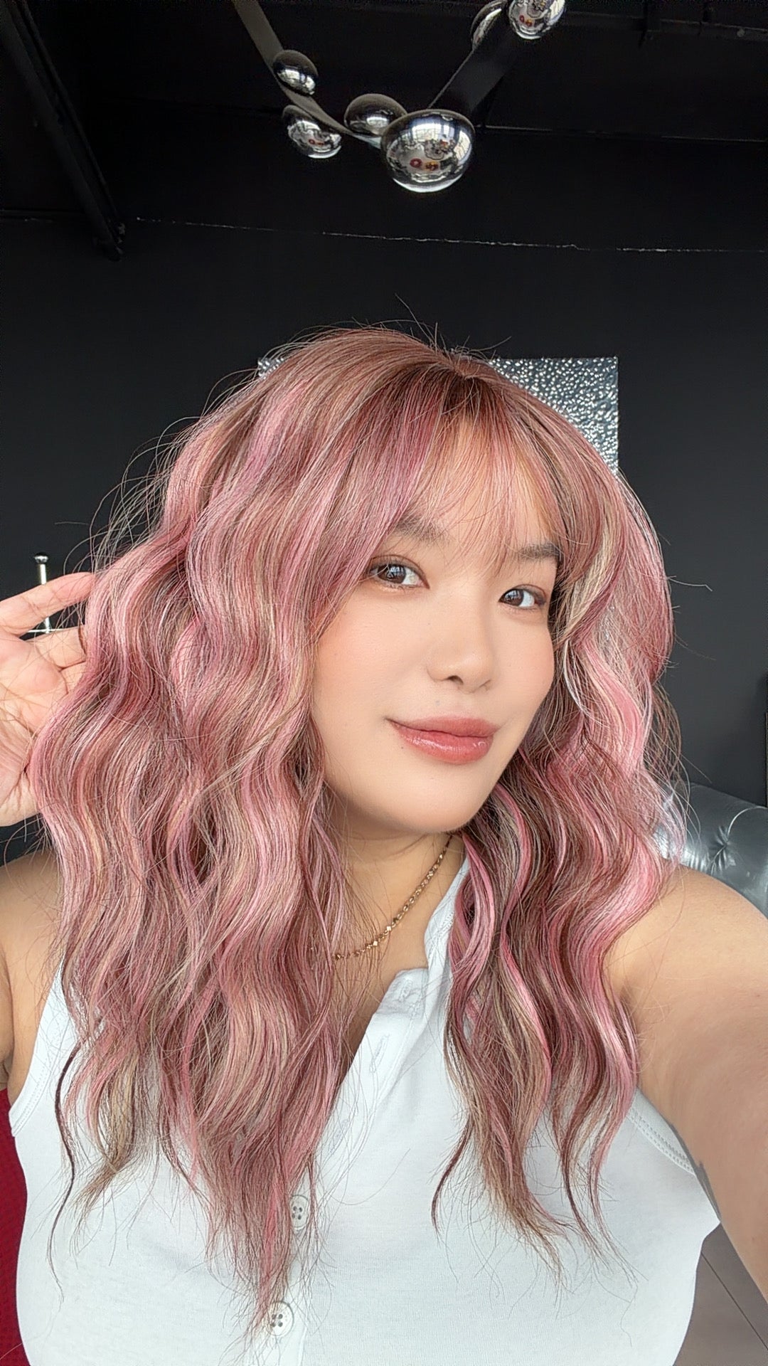 JBEXTENSION 22 Inches Scalpiana Long Wave Sea-salt Sakura 3.5X4 Hard Silky Top Natural Scalp Effect Wig with Bangs OSSIE SEA-SALT SAKURA