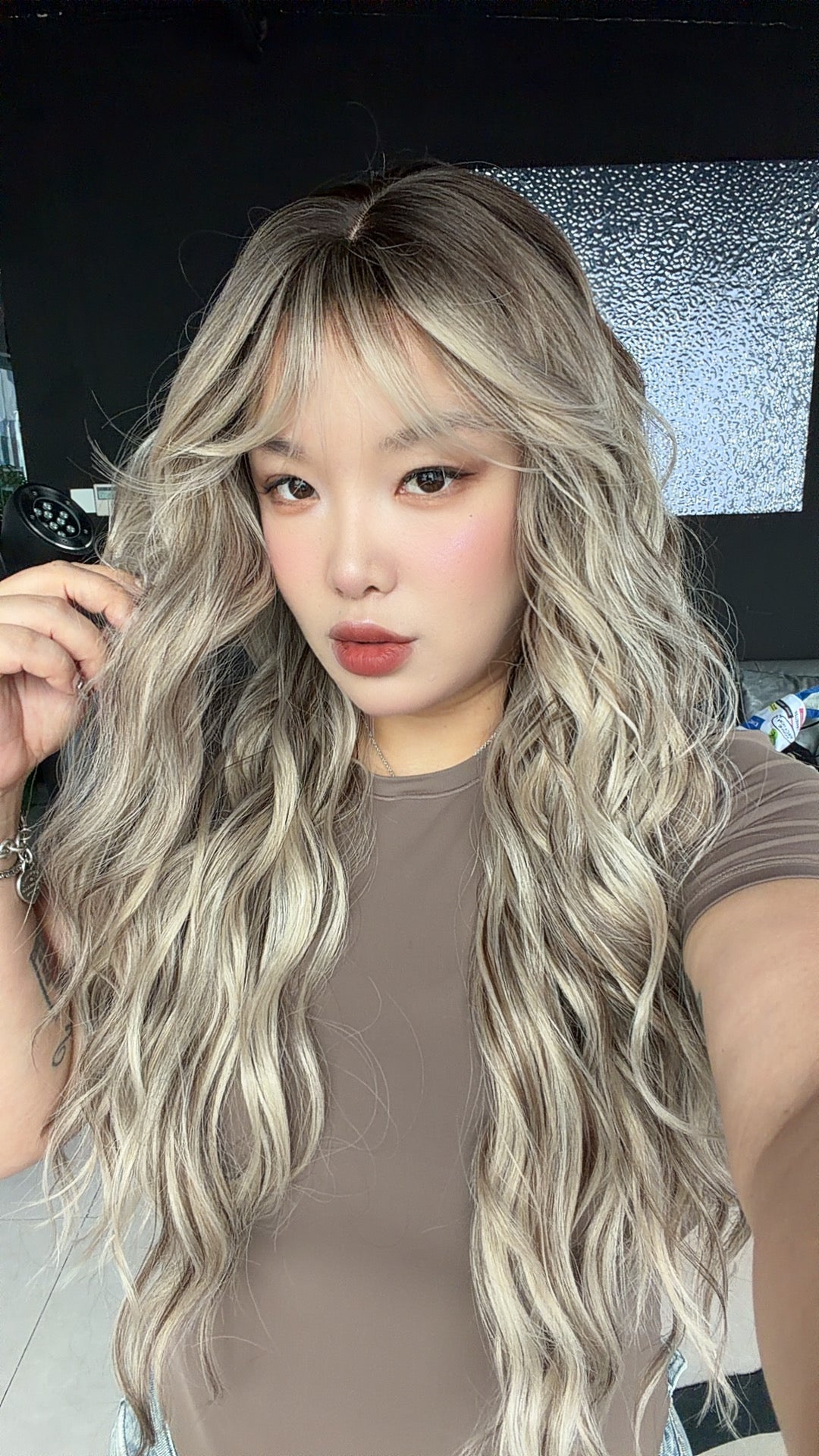 JBEXTENSION 28 Inches Scalpiana Long Wave Blonde Highlight 3.5X4 Hard Silky Top Natural Scalp Effect Wig with Bangs OSSIE LONG - BLONDE HIGHLIGHT