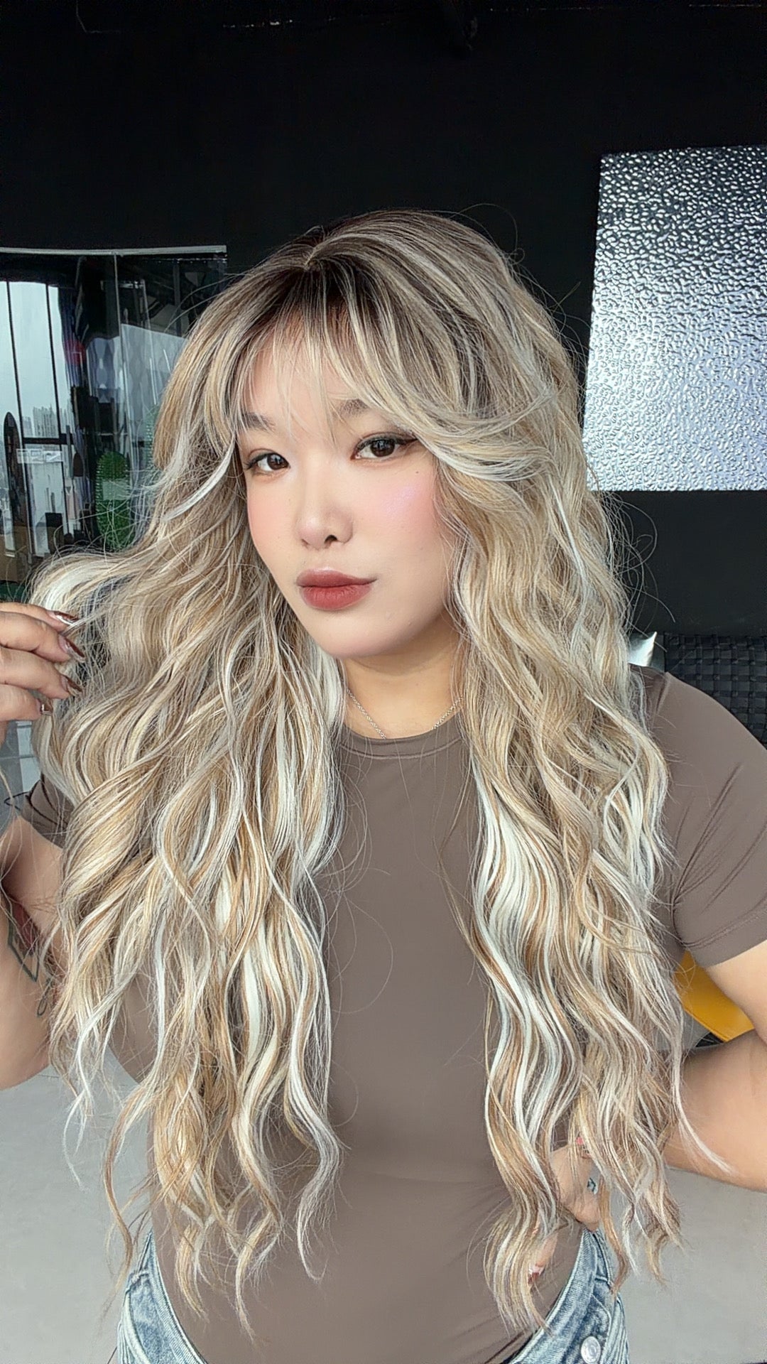 JBEXTENSION 28 Inches Scalpiana Long Wave Light Mix Blonde 3.5X4 Hard Silky Top Natural Scalp Effect Wig with Bangs OSSIE LONG - LIGHT MIX BLONDE