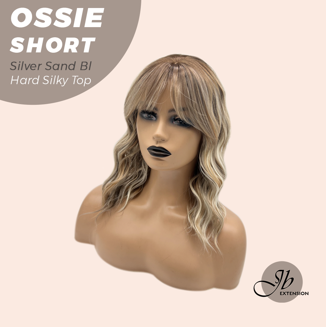 JBEXTENSION 14 Inches Scalpiana Wave Silver Sand Blonde 3.5X4 Hard Silky Top Natural Scalp Effect Wig with Bangs OSSIE SHORT - SILVER SAND BLONDE