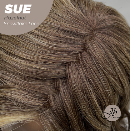 [PRE-ORDER] JBEXTENSION 17 Inches Hazelnut Deep Curly Pre-Cut Side Part Snowflake Lace Frontlace Glueless Wig SUE HAZELNUT【BENDY EAR TABS】
