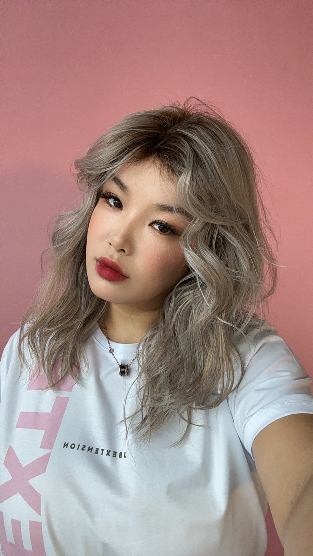 [FINAL SALE] JBEXTENSION 18 Inches Curly Mix Grey Wig with Dark Root Women Fashion Full Machine Wig LACEY【PLUS PERMATEASE】【BENDY EAR TABS】